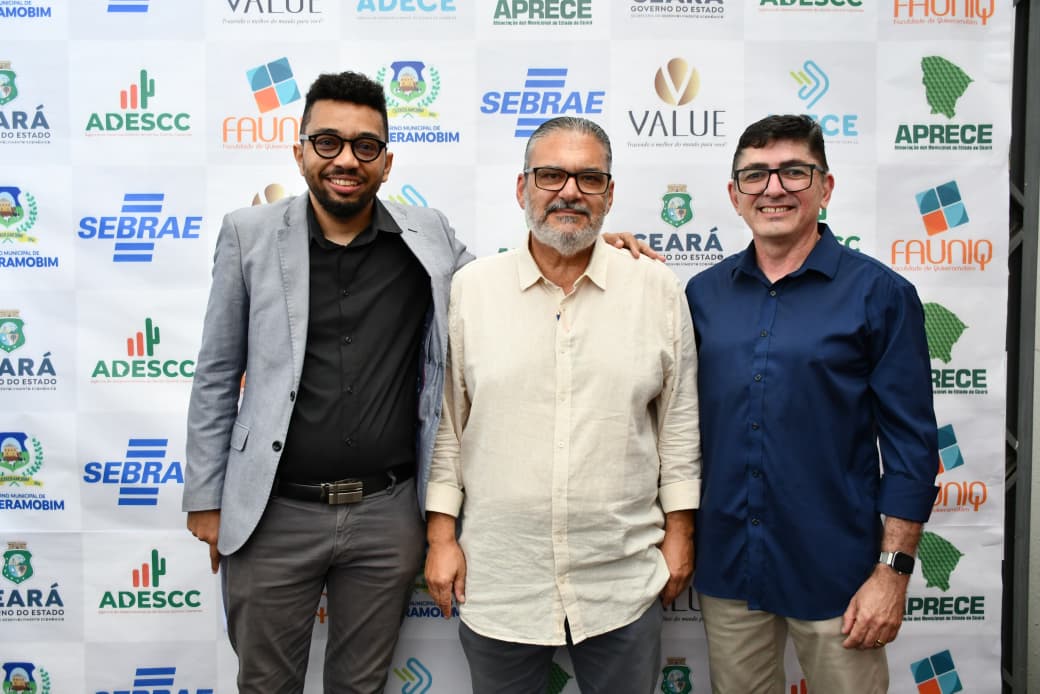 Articuladores do seminário no painel institucional de patrocinadores