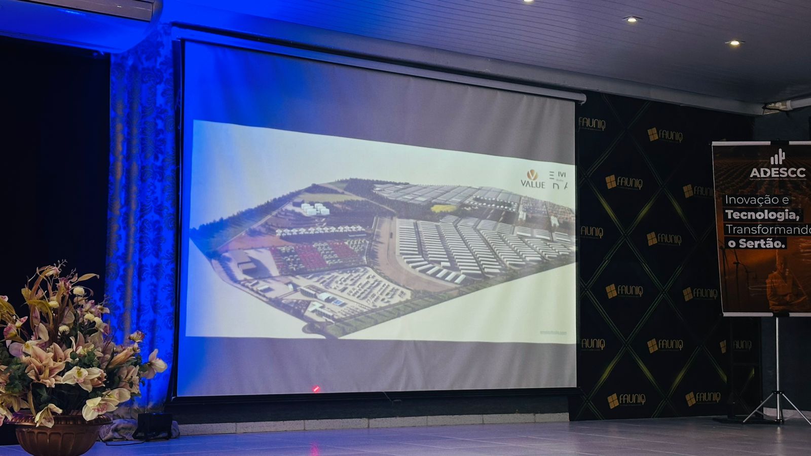 Projeção da maquete do Porto Seco Multimodal