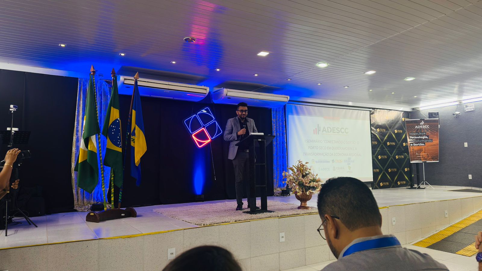 Palestra institucional da ADESCC durante o seminário