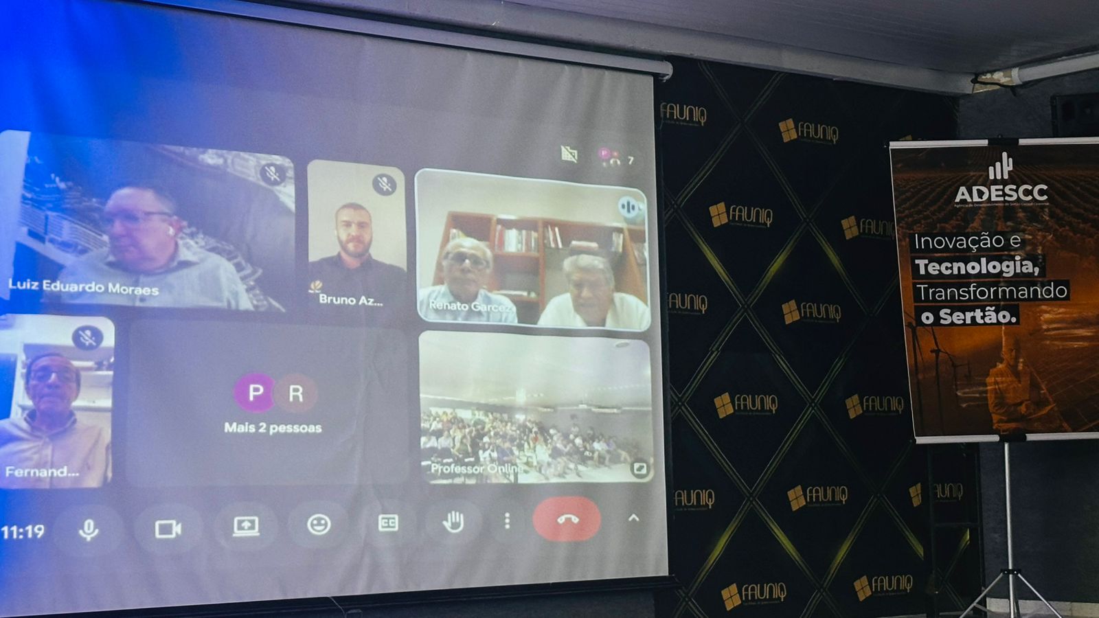 Participação remota de convidados via videoconferência