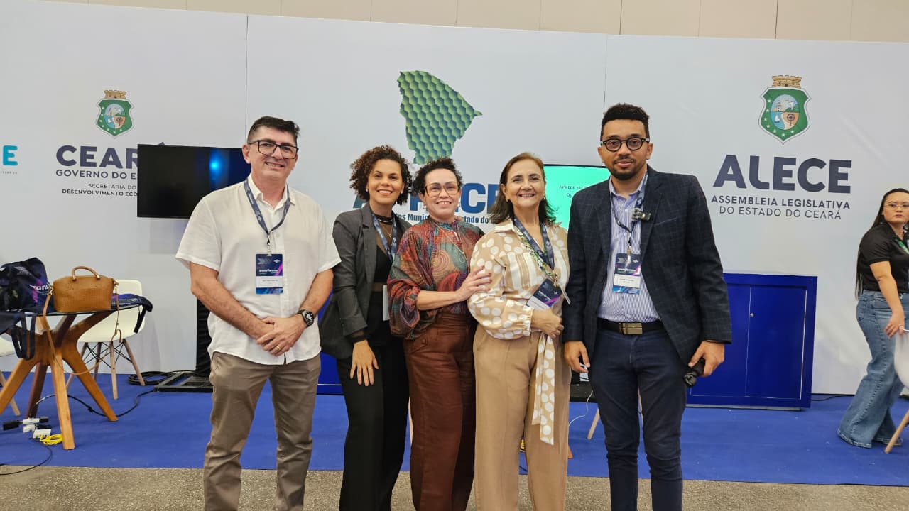 Articulação no estande da ALECE durante o Transformar Juntos